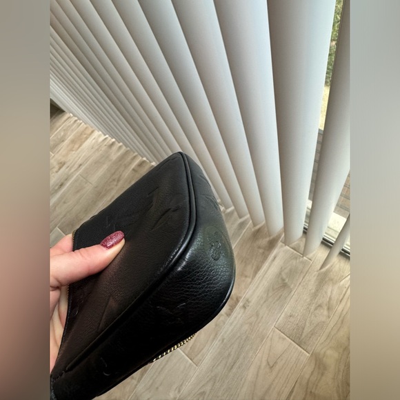 Louis Vuitton - Picture 6 of 7